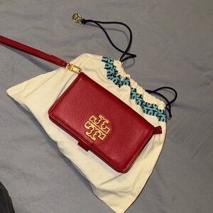 GORGEOUS RED WALLET STYLE WRISTBAND FROM TORY BUTCH LIMITED EDITION RED AND NEW!